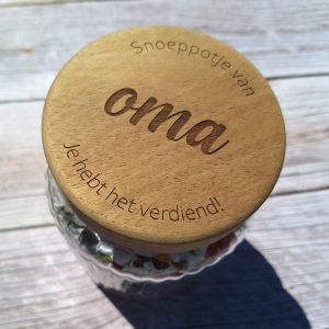 Glazen pot- snoeppotje van oma